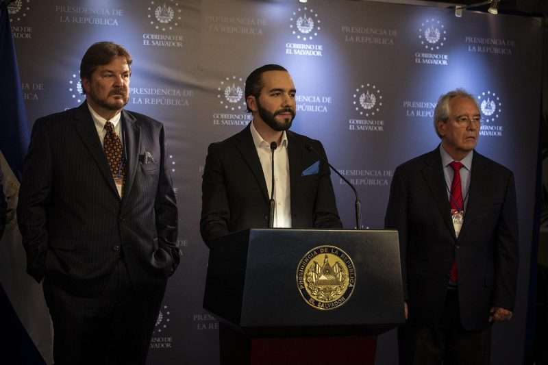 Luis Cardenal, presidente de la ANEP; Nayib Bukele y el empresario Kriete ofrecieron una rueda de prensa después del encuentro Nacional de la Empresa Privada 2019.