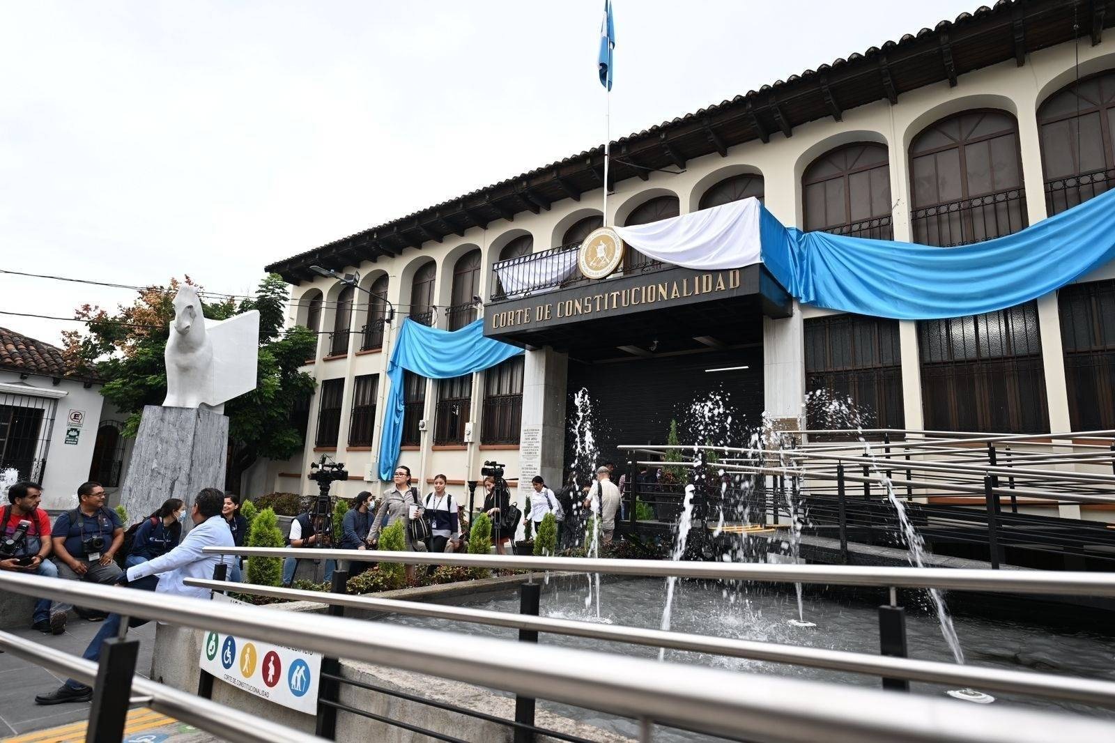 Abogados presentaron inconstitucionalidad en la Corte de Constitucionalidad. Foto Prensa Comunitaria